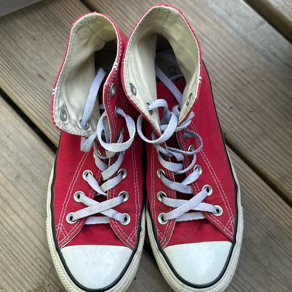 Red converses